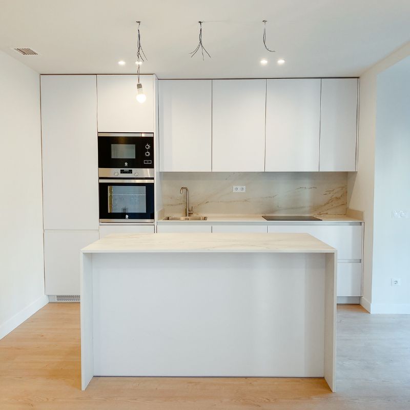 cocina encimera blanca